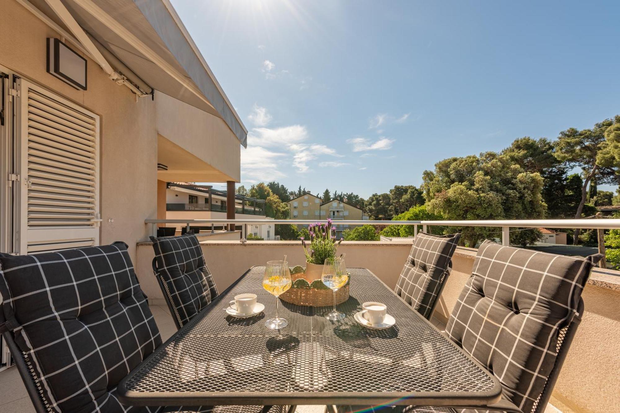 Apartments L&D Biograd Na Moru Exterior photo