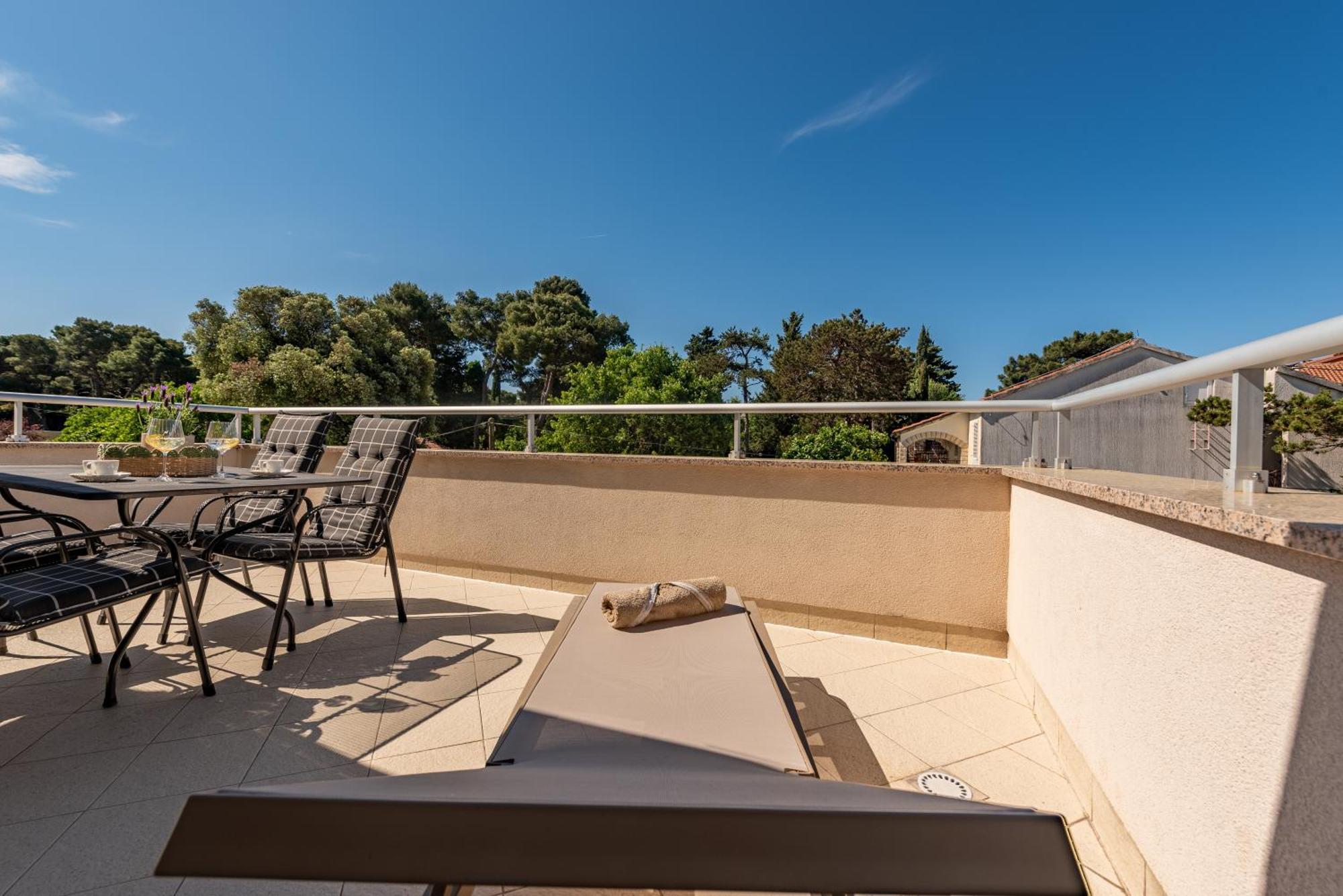 Apartments L&D Biograd Na Moru Exterior photo